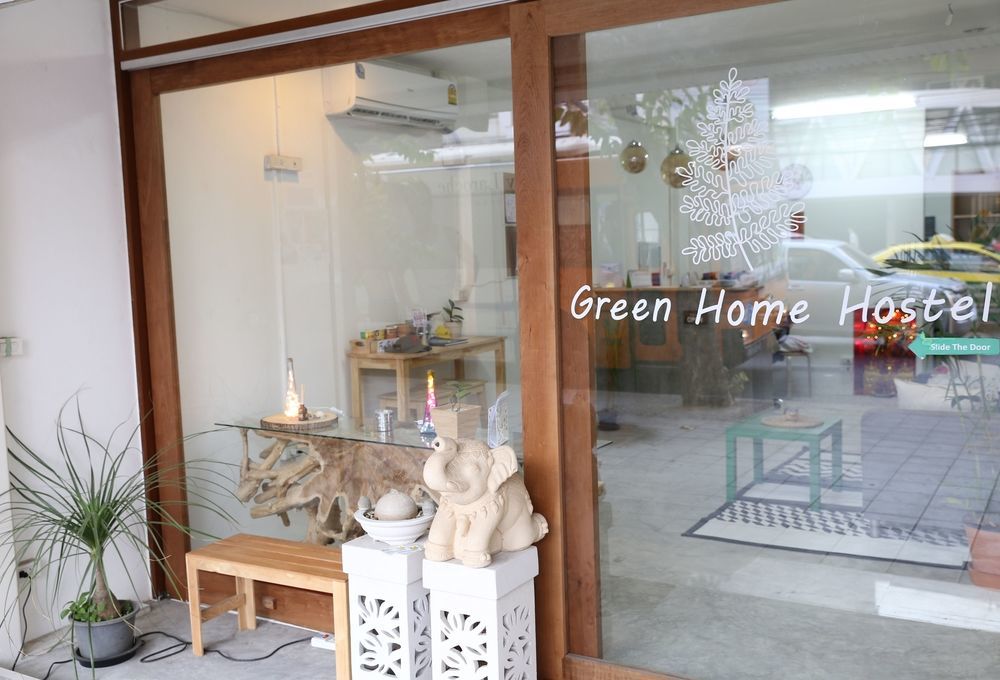 Green Home Hostel And Massage Банкок Екстериор снимка