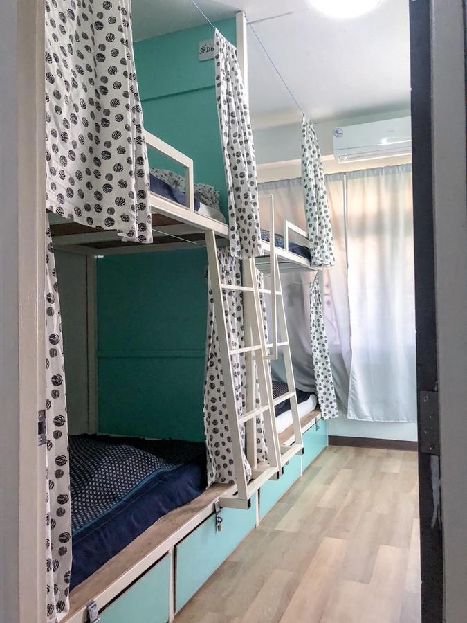 Green Home Hostel And Massage Банкок Екстериор снимка